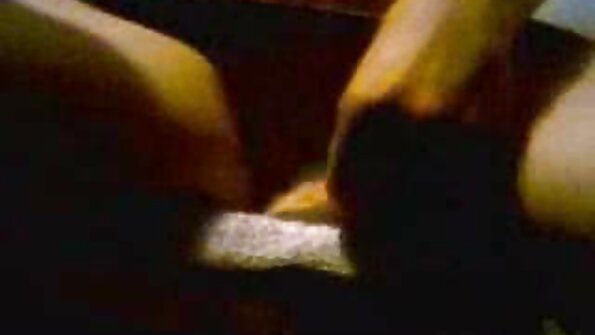 Eine Rothaarige mit geile nackte reife frauen kleinen Titten zeigt in diesem Video ihr nacktes Fleisch