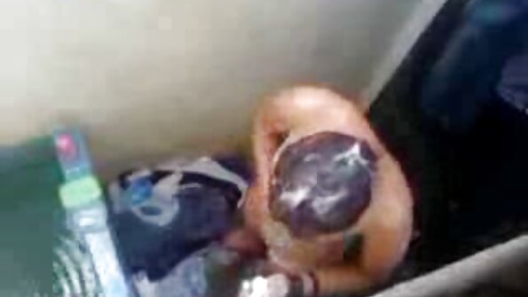 Asiatische Milf Babe wird bilder von nackten älteren frauen von zwei geilen Jungs geschlagen