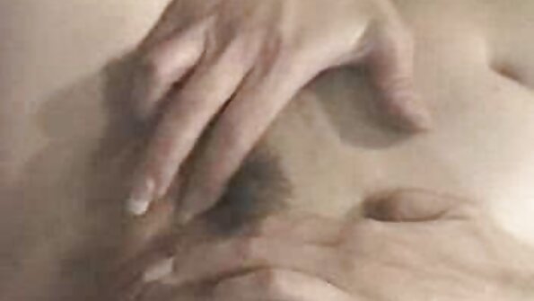 Eine sexy Stiefmutter lässt sich vom reife frau nackt Stiefsohn in ihre behaarte Muschi penetrieren