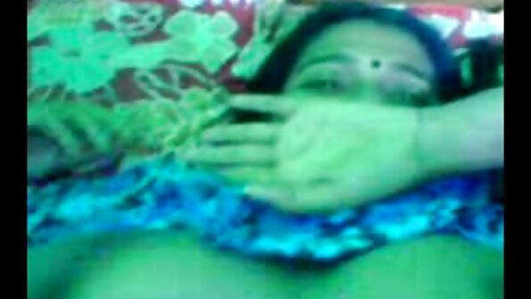 Ein grauer Kerl fickt ein heißes Teenie mit reife nackte frauen pics spitzen Nippeln