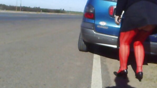 Ein schwarzer Typ steckt seine Riesenrute in reife weiber nackt einen heißen weißen Arsch