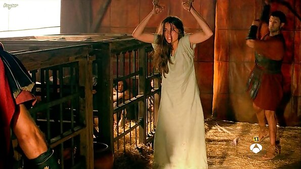 Eine sexy Freundin dreht mit ihrem Freund ein Amateurvideo. nackte frauen ab 50